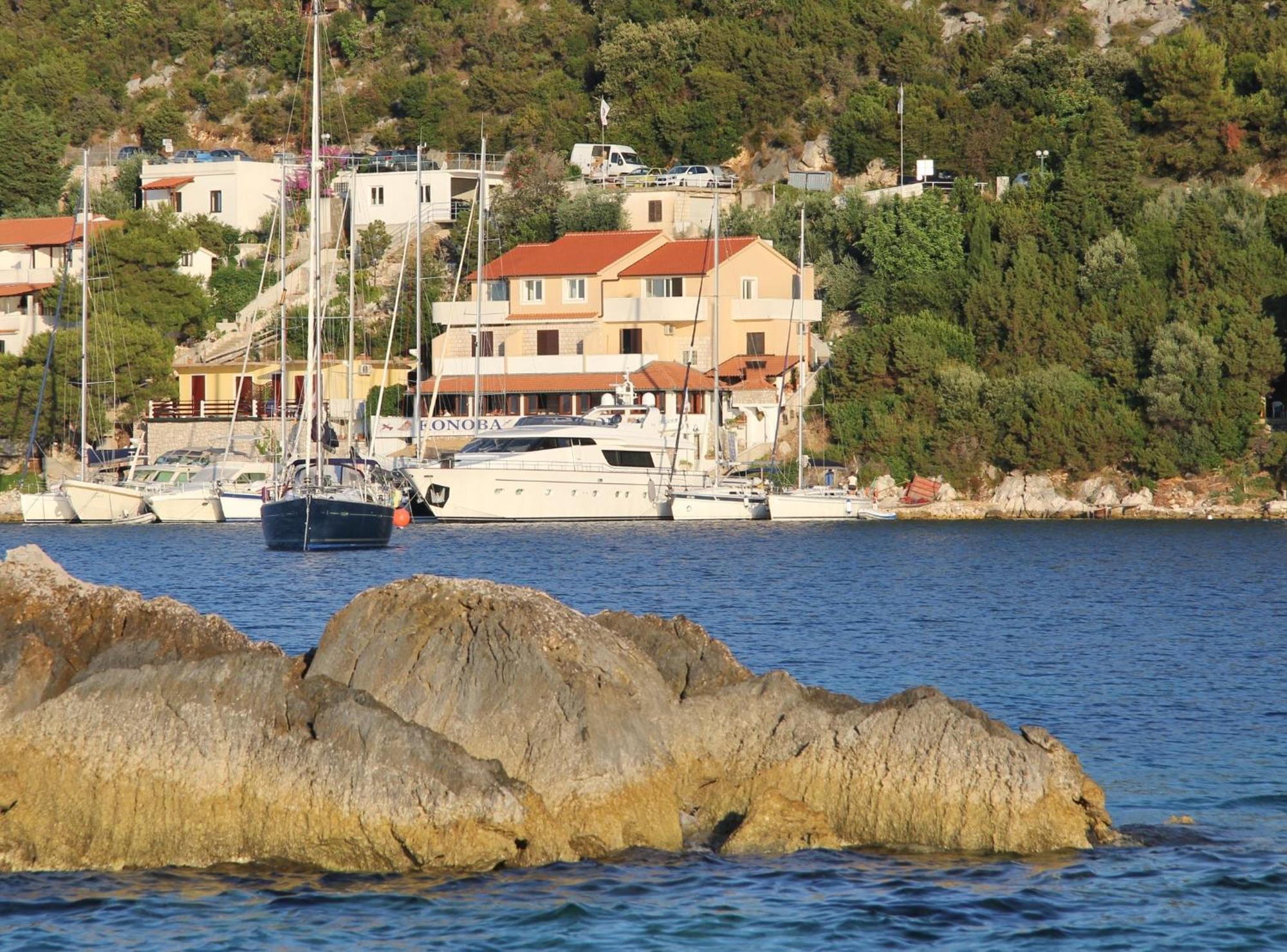 Accommodation Triton Lastovo Екстер'єр фото